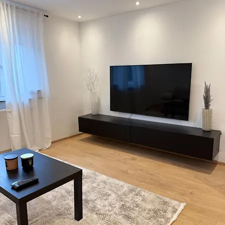 Moderne & Ruhige , Naehe Messe